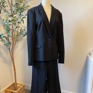Karl Lagerfeld Black Suit in EUC size 16